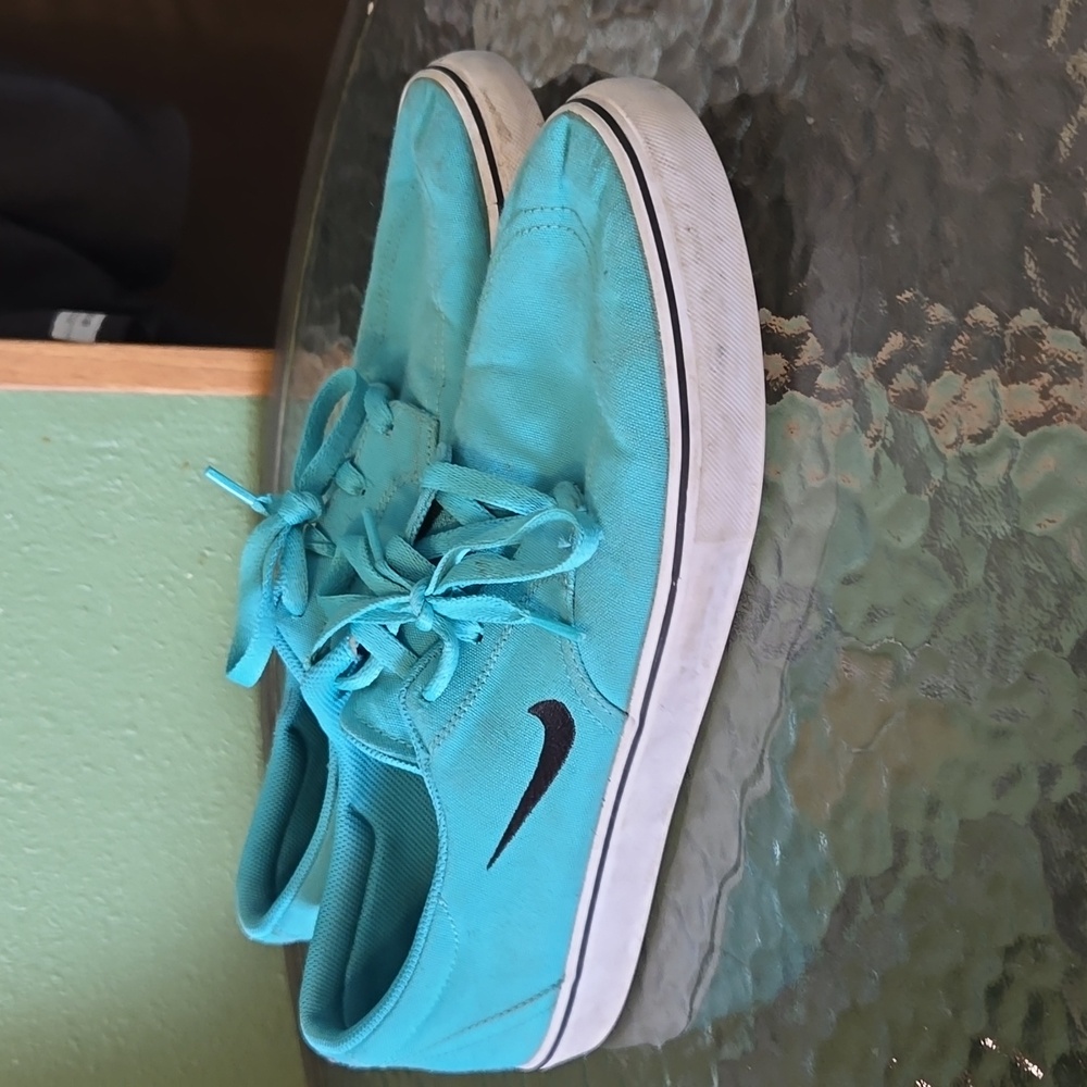 Nike men's shoes‎
